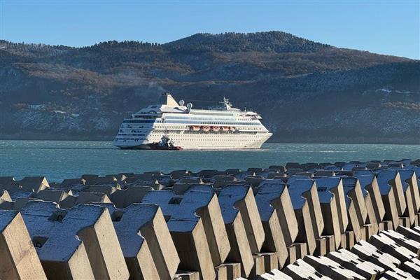 Rusya'dan Amasra'ya gelen yolcu gemisi defalarca limana girmeye çalışsa da olumsuz hava şartlarından dolayı İstanbul'a hareket etti