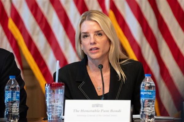 ABD Adalet Bakanı Pamela Bondi, Maduro ve eşinin hangi suçlarla yargılanacağını açıkladı
