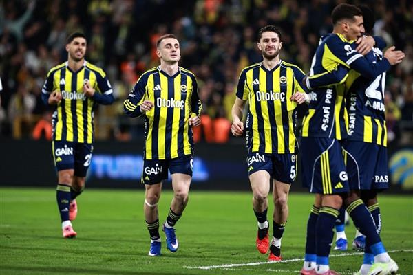 Fenerbahçe, Samsunspor'u yenerek Süper Kupa'da finale çıktı