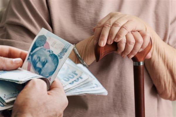 AK Parti tarafından hazırlanan ve en düşük emekli maaşının 20 bin TL olmasını öngören yasa teklifi Meclis'e sunuldu