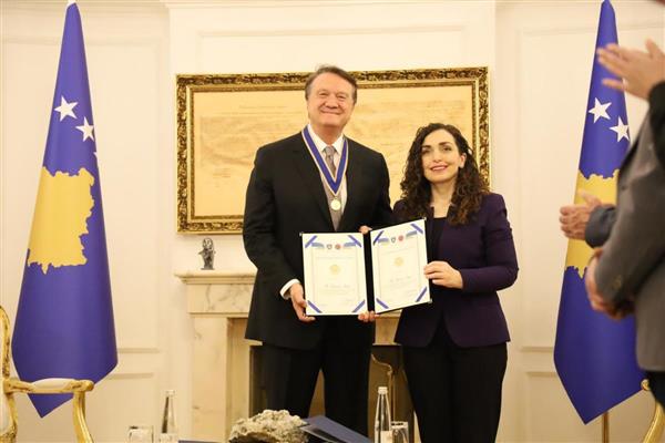 Kosova'da verilen 'Cumhurbaşkanlığı Onur Nişanı'na Hasan Arat layık görüldü