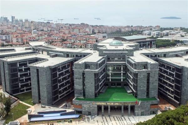 İstanbul Bölge Adliye Mahkemesi 23'üncü Ceza Dairesi'nde savcı, eski eşi olan hakimi vurdu