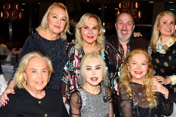 Sibel Vatandost'a yakın dostlarından doğum günü sürprizi