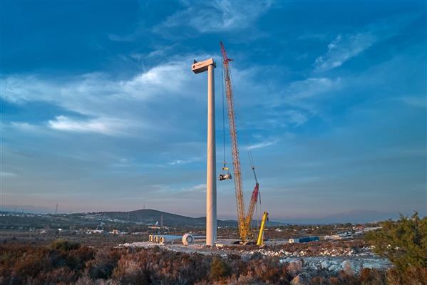 Alaçatı'ya 12 adet türbinin yerini güçlü 2 yerli türbine bırakacak