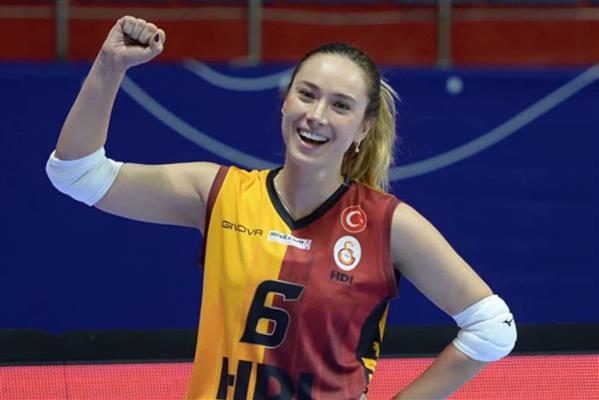 İBB soruşturmasından gözaltına alınan eski voleybolcu Derya Çayırgan'a ev hapsi ve yurtdışına çıkış yasağı