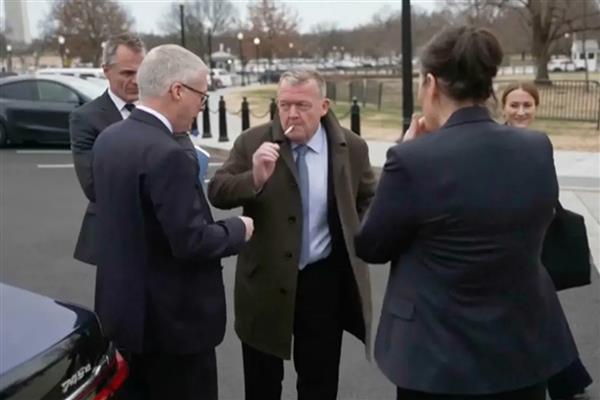 ABD'de Grönland temasları sonrası Beyaz Saray önünde çekilen sigara videosu sosyal medyayı karıştırdı