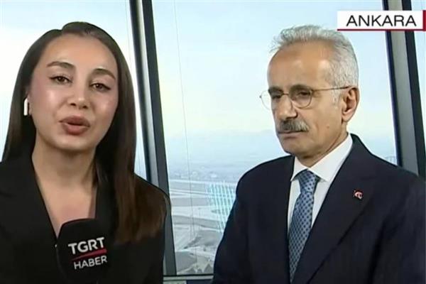 Ulaştırma ve Altyapı Bakanı Abdulkadir Uraloğlu canlı yayında rahatsızlandı