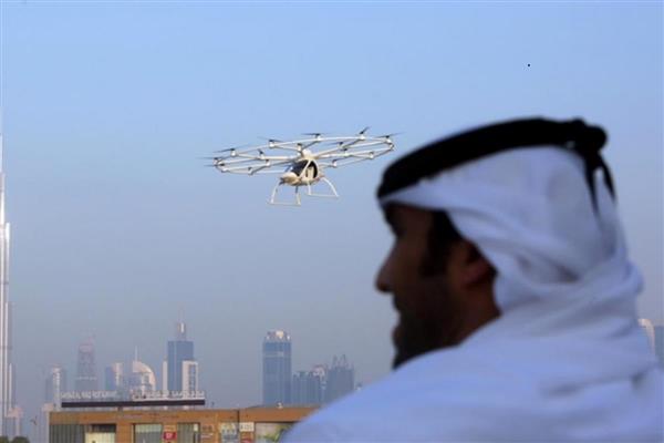 Dubai, Haziran ayında ilk kez test edilen insansız drone taksilere ticari faaliyet izni verdi