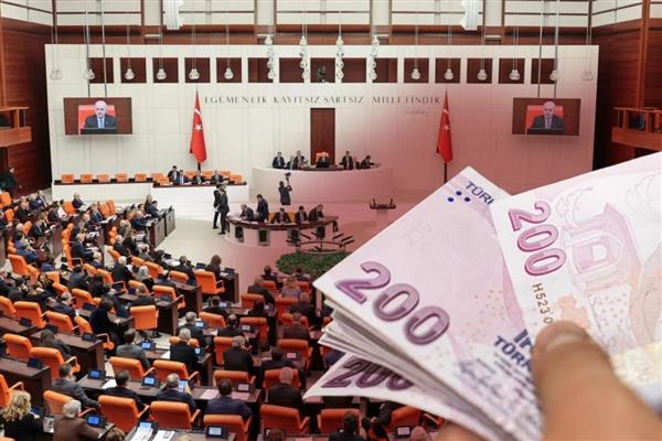 TBMM Genel Kurulu'nda en düşük emekli aylığının 20 bin liraya çıkarılmasını öngören madde kabul edildi