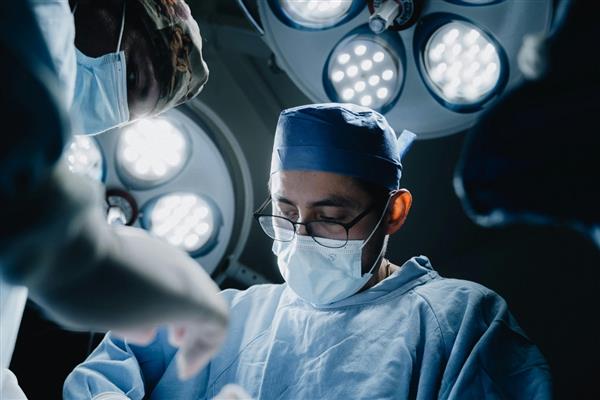 17 yaşındaki genç diz ameliyatından sonra ana dilini unuttu