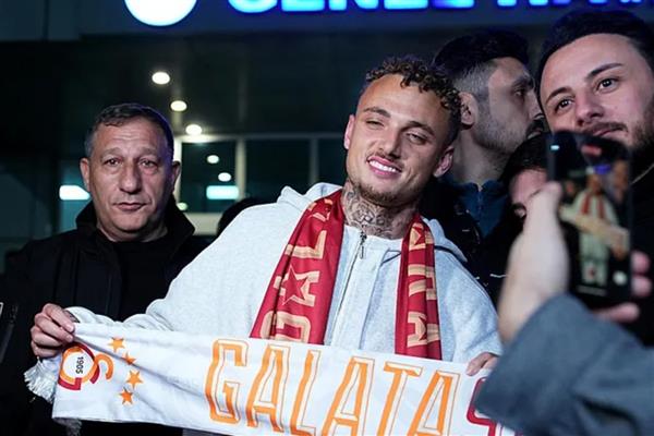 Galatasaray'ın Napoli ile anlaşmaya vardığı Noa Lang İstanbul'a geldi