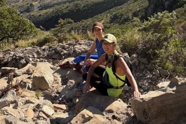 Şebnem Çapa, kızı Ceylan Çapa ile birlikte Güney Afrika'daki Table Dağı'nın zirvesine tırmandı