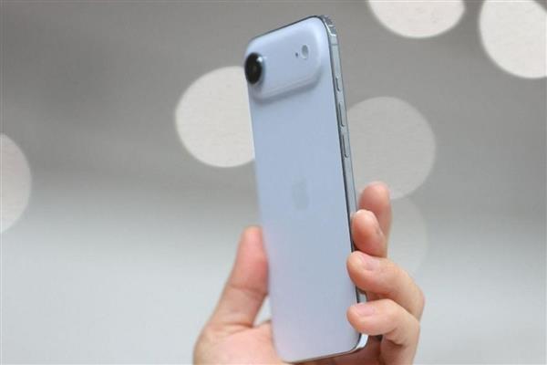 iPhone Air fiyatı Çin'de çok kısa sürede neredeyse yarıya düştü
