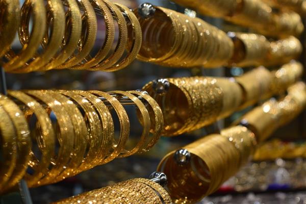 Altının gramı, güne yükselişle başlamasının ardından 7 bin 100 liradan işlem görüyor