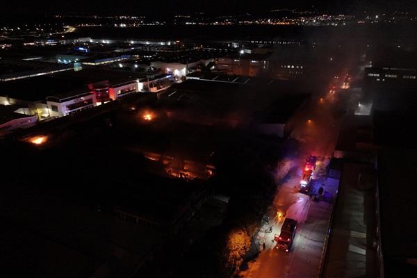 Bursa'da yüzey kaplama fabrikasında çıkan yangın 4 saat sonra kontrol altına alındı