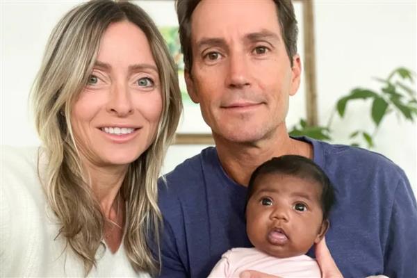 Florida'da tüp bebek tedavisi sonrası siyah bir bebek dünyaya getiren beyaz çift, embriyoların karıştığını iddia ederek kliniği dava etti