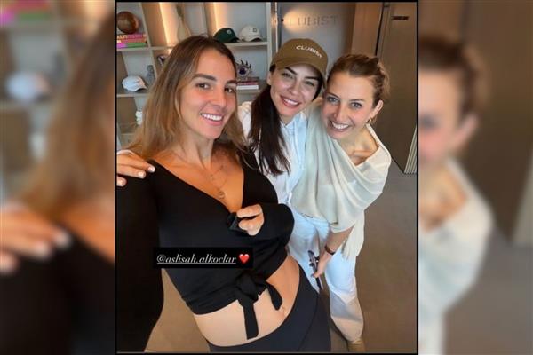 İşleri için Dubai'de olan Pelin Akın Özalp, Aslışah Alkoçlar Demirağ ve Neslişah Alkoçlar Düzyatan ile görüştü