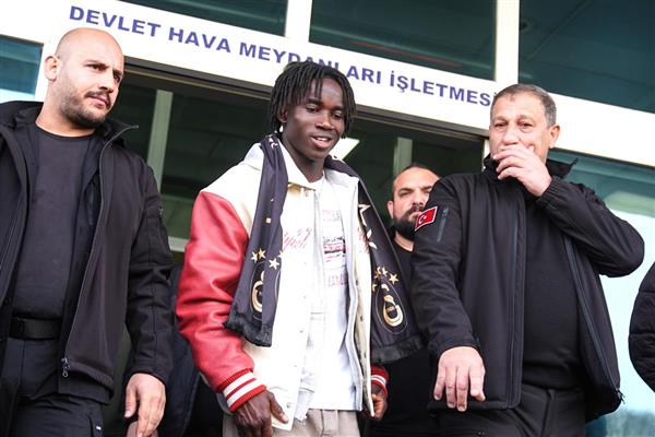 Renato Nhaga, Galatasaray'a transferi için İstanbul'a geldi