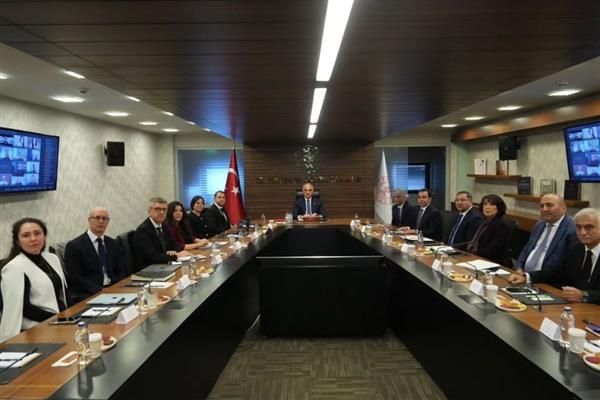 Bakan Ersoy, Türkiye'nin turizm potansiyelini dijital kanallarda daha geniş kitlelere taşımayı hedefliyor