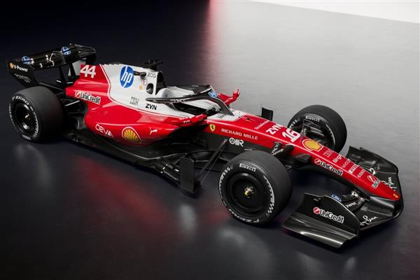 Ferrari SF-26'in renk düzeni geçmiş zaferlere gönderme yapan tasarımıyla tanıtıldı
