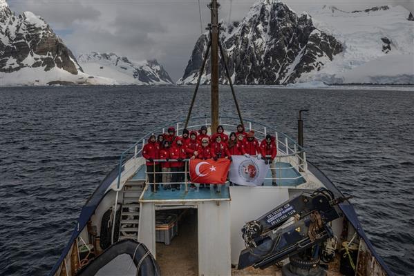 Türk bilim insanları onuncu kez Beyaz Kıta'daki evlerine ulaştı