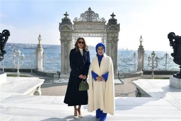 Cumhurbaşkanı Recep Tayyip Erdoğan'ın eşi Emine Erdoğan'dan Kraliçe Raina paylaşımı