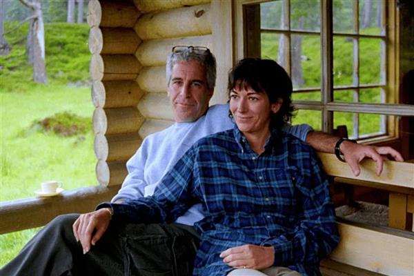 Epstein dosyalarında Ghislaine Maxwell adına düzenlenmiş Alman basın kartı bulundu
