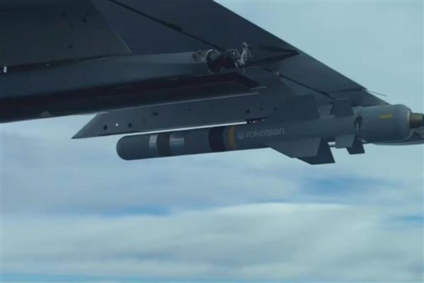 100 kilometre menzilli Yüksek Hızlı Çok Amaçlı Dolanan Mühimmat EREN dünya sahnesinde