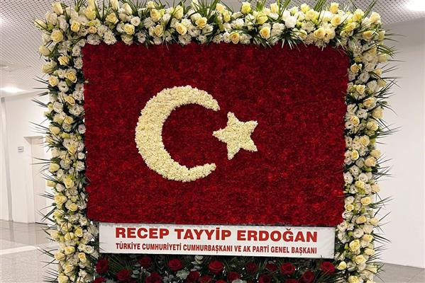 Cumhurbaşkanı Erdoğan'dan MHP'ye 57'nci yaş çiçeği