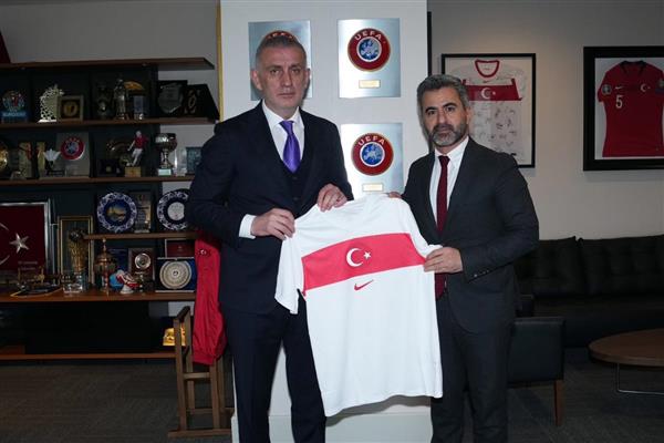 Amedspor Başkanı, TFF'yi ziyaret etti; İbrahim Hacıosmanoğlu milli forma hediye etti