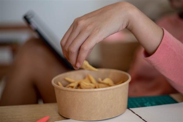 Uyumadan 3 saat önce yemek yemeyi kesmek kalbi koruyabilir