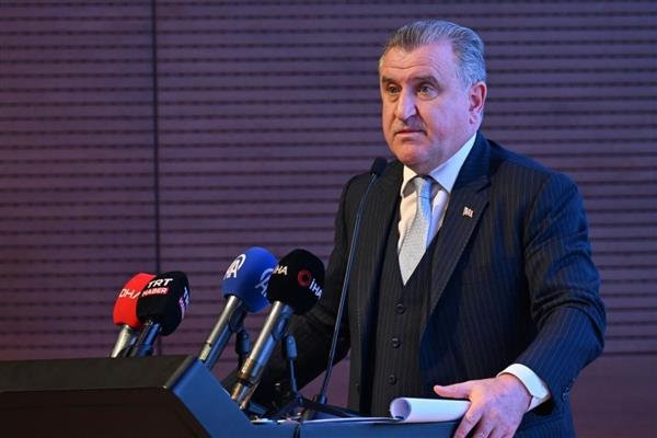 Bakan Bak'tan '2030 yılına kadar 100 bin yapay zeka girişimcisi yetiştirmeyi hedefliyoruz' açıklaması