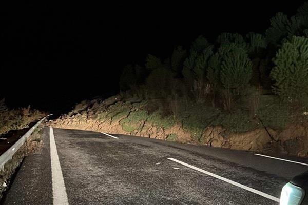 İstanbul-İzmir Otoyolu toprak kayması nedeniyle ulaşıma kapatıldı
