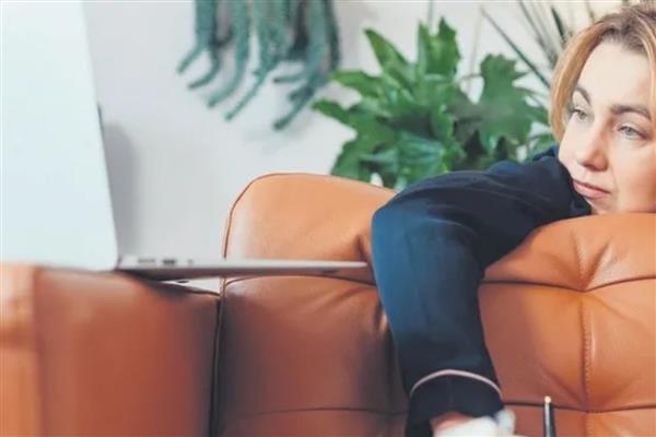 Uzun süre telefon, tablet ve bilgisayar ekranına bakmak demans riskini artırabilir