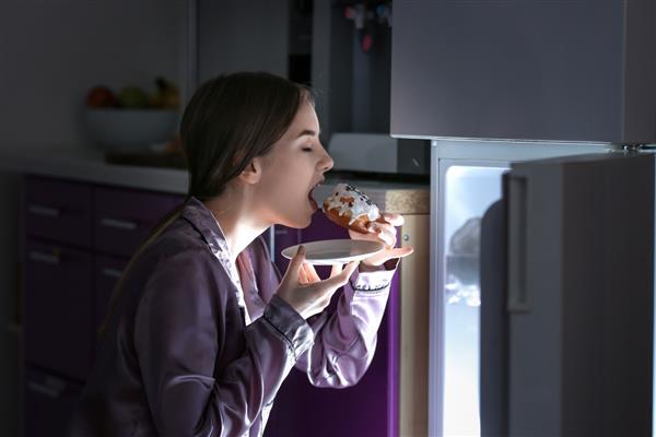 Gece yemek yeme alışkanlığı depresyon ve anksiyete riskini artırıyor