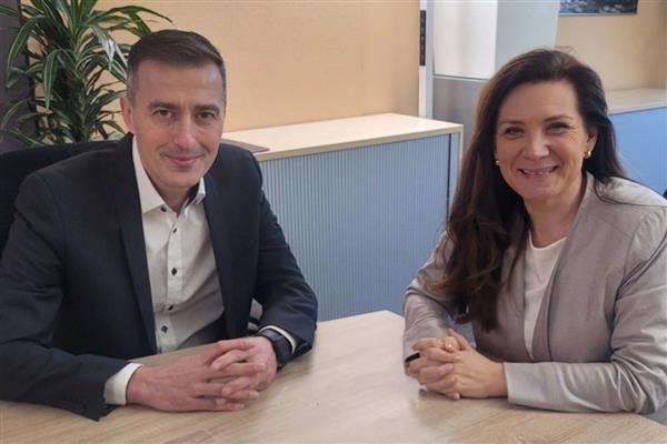 Türk öğretmen Serhat Gökçe, Almanya'da 'Üstün Öğretmen' kategorisinde ülke genelinde ilk 10'a girdi