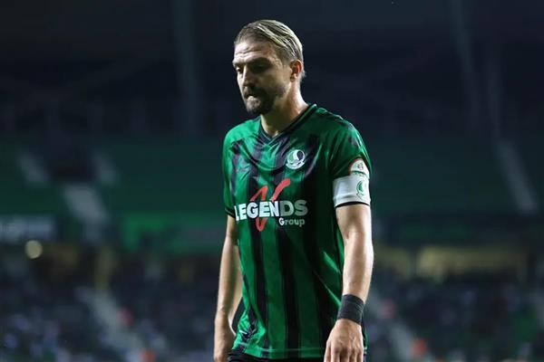 Sakaryaspor, 12 maçta 4 kırmızı kart gören Caner Erkin ile yollarını ayırdı