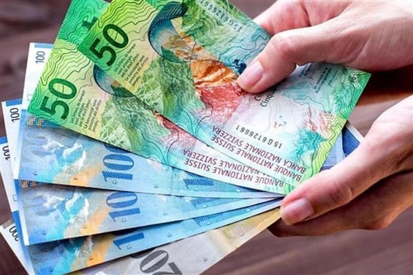 ABD'de para politikasındaki belirsizlik dolar üzerinde baskıyı artırdı, yatırımcı frank ve krona yöneldi