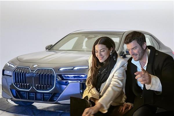 Ünlü oyuncu Kıvanç Tatlıtuğ, 18 milyon TL'ye yeni otomobil satın aldı