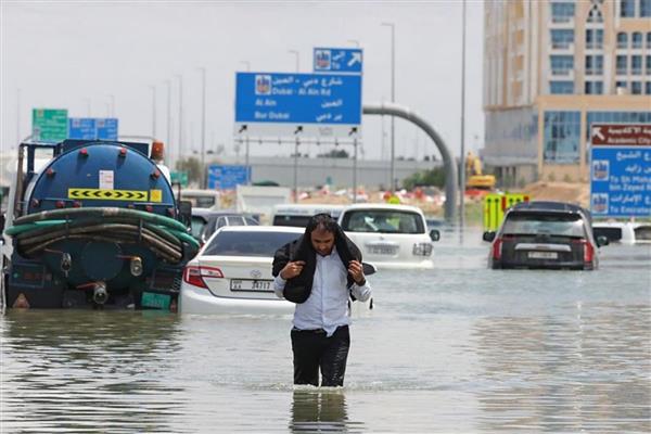 Dubai, hayatı felç eden yağmur suları sorununu ortadan kaldırmak için 680 milyon dolarlık yatırım açıkladı