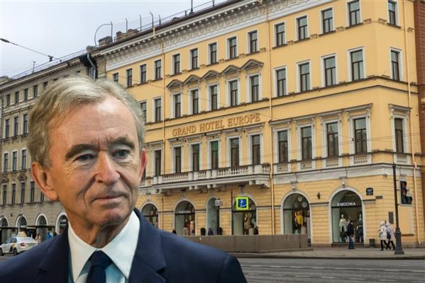 LVMH 2022 yılında savaş nedeniyle Rusya'da mağazalarını kapatırken oteli hizmet vermeye devam ediyor