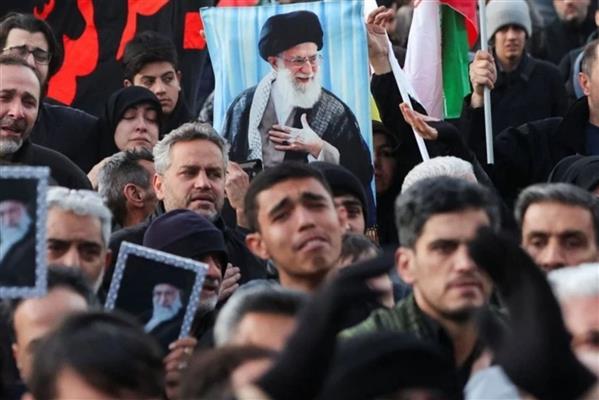 Ölümü doğrulanan Hamaney için Tahran halkı sokağa çıktı, 40 günlük yas ilan edildi