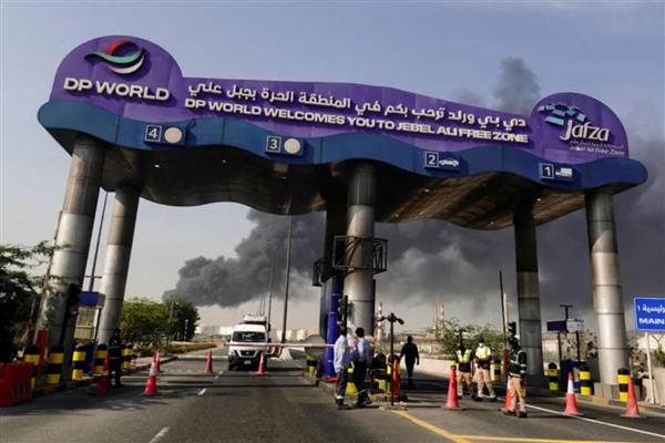 ABD-İsrail ortak saldırısına karşı İran'ın yolladığı füzeler Dubai'ye düşmeye devam ediyor