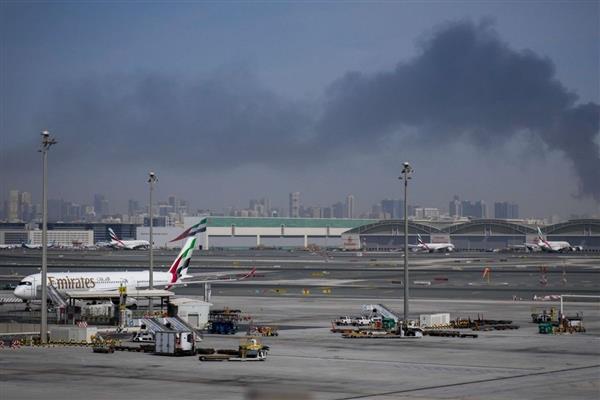 Birleşik Arap Emirlikleri, ülkede mahsur kalan yolcular için 'istisnai uçuşlara' başladı