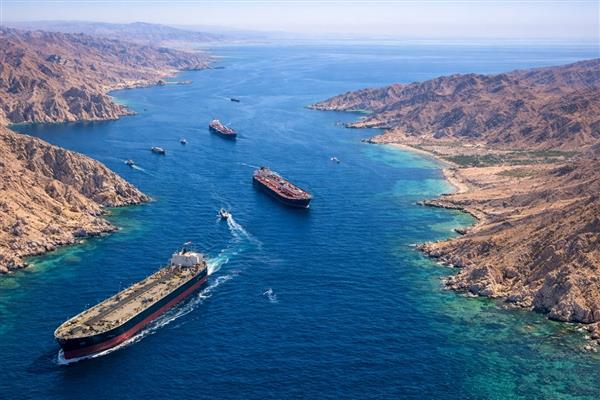 İngiltere Deniz Ticaret Örgütü, Hürmüz Boğazı'nda risk seviyesini 'kritik'e yükseltti