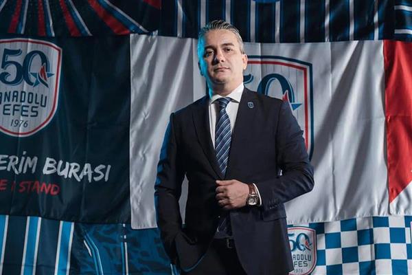 Anadolu Efes'te sportif direktör İsmail Şenol ile yollar ayrıldı