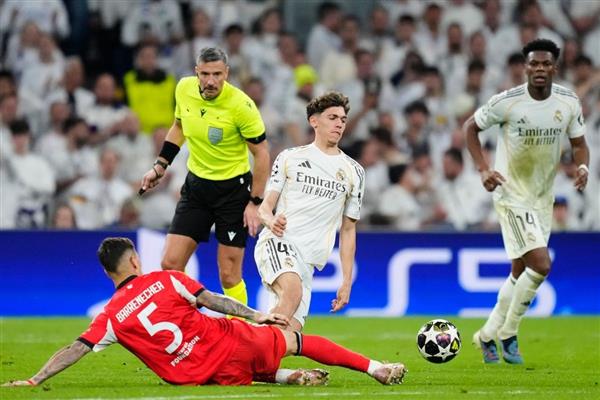 UEFA'dan Real Madrid'e 'taraftarlarının ırkçı davranışları' nedeniyle 15 bin euro para cezası kesildi