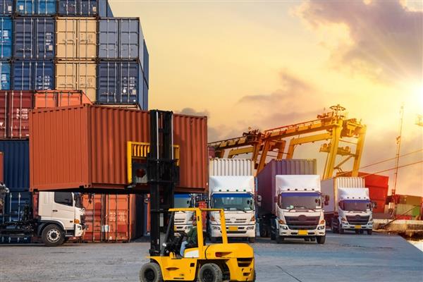 Ortadoğu'daki çatışmalar hava ve deniz taşımacılığını aksattı, yük trafiği Türkiye üzerinden karayoluna yöneldi