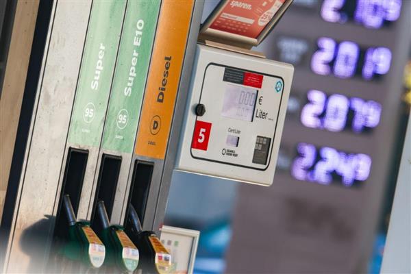 Almanya'da akaryakıtta fiyat artışına günlük sınır gündemde