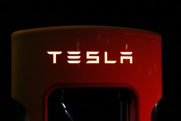 Tesla, İngiltere genelinde konut ve iş yerlerine elektrik verecek